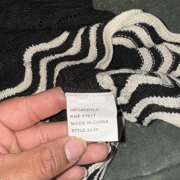 Solitaire Crochet Knit Top Women's Large Black Acrylic Ruffle Sleeves Pullover - Picture 6 of 7